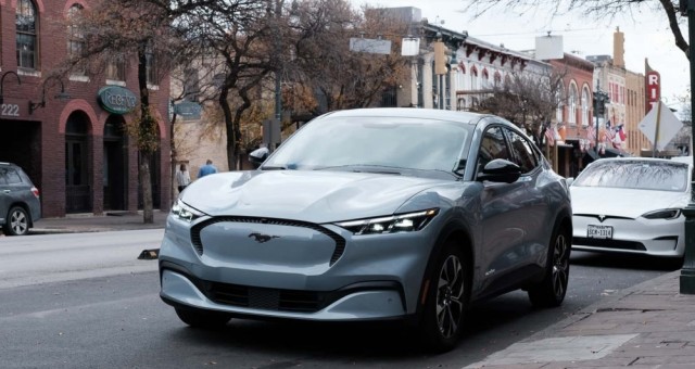 Doanh số lao dốc, nền tảng EV mới không dành cho Mustang Mach-E: Ford liệu có khai tử mẫu xe điện này?